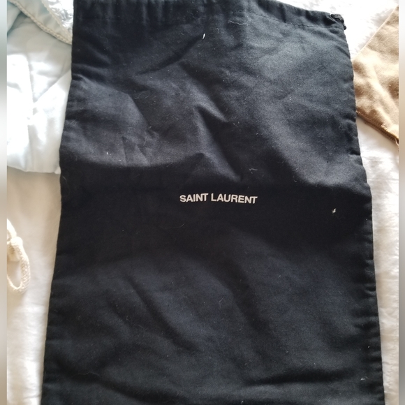 huge lot of designer Dust bags Prada, Bvlgari Louis Vuitton, Burberry etc - Picture 11 of 16